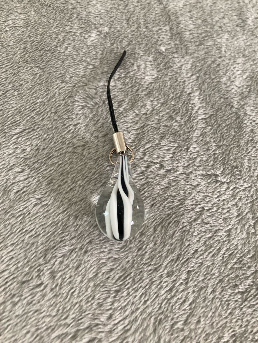 Car/cellphone/ipad/keychain black and white teardrop charm